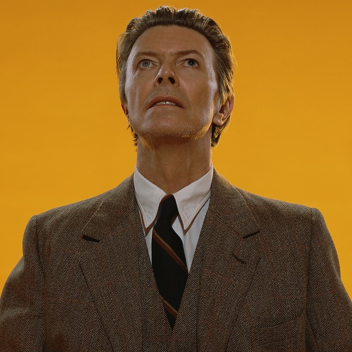 David Bowie estrena versión de "Can't Help Thinking About Me"