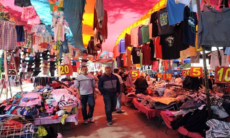 Puestos ropa de paca en la SanFe