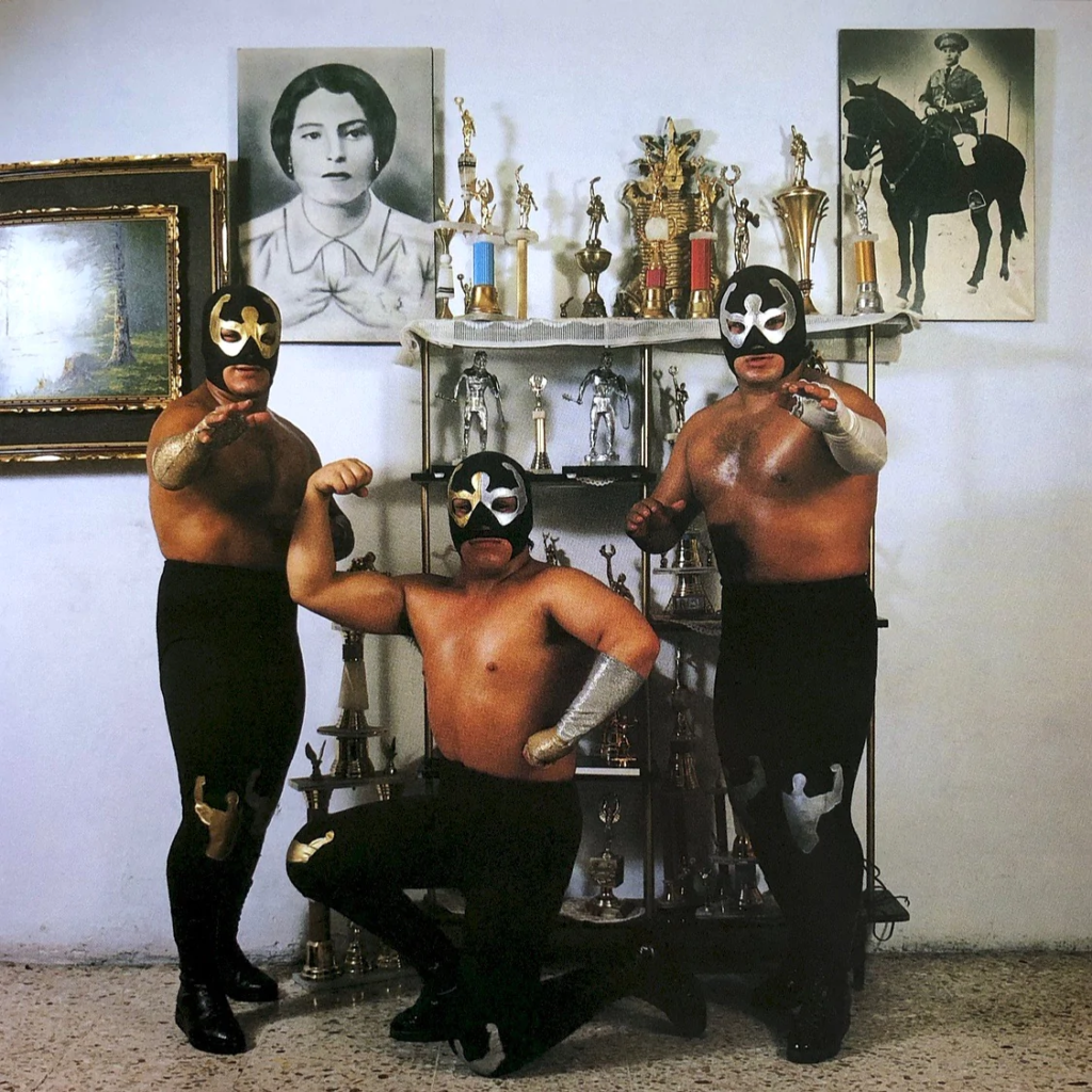 Los Brazo, fotografía de Lourdes Grobet para documentar la lcuha libre en México.