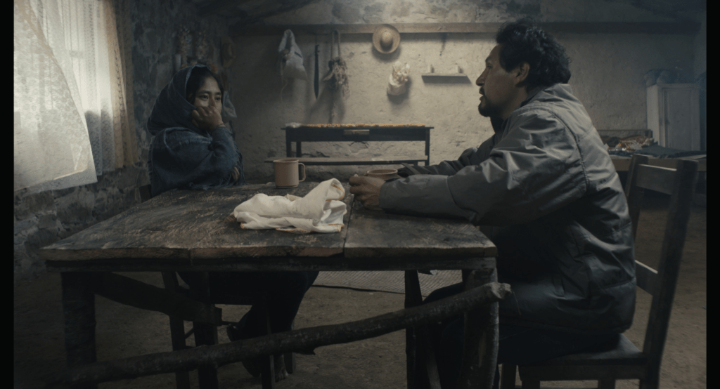 Escena de Sanctorum, película de Joshua Gil que aborda el tema del narcotráfico en los pobaldos de México