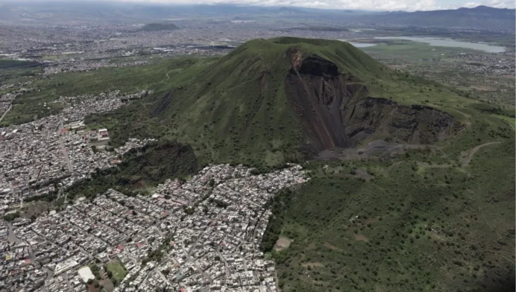Turismo alternativo en Iztapalapa: caminata en el volcán Tetlalmanche al amanecer