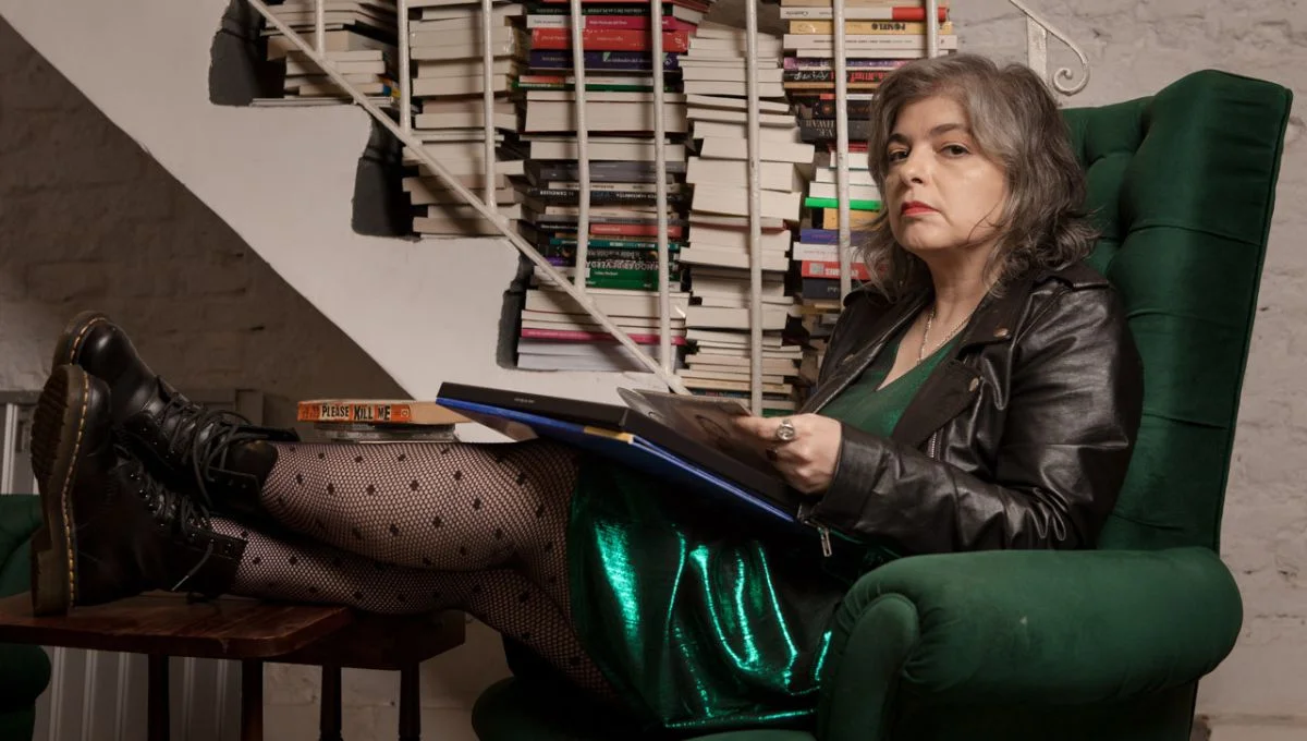 «Un lugar soleado para gente sombría» de Mariana Enríquez: dónde leer los cuentos gratis y en línea