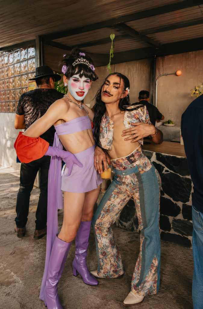 Revuelta Queer House, un espacio híbrido en la Roma Norte que combina arte, coctelería y disidencia cultural.