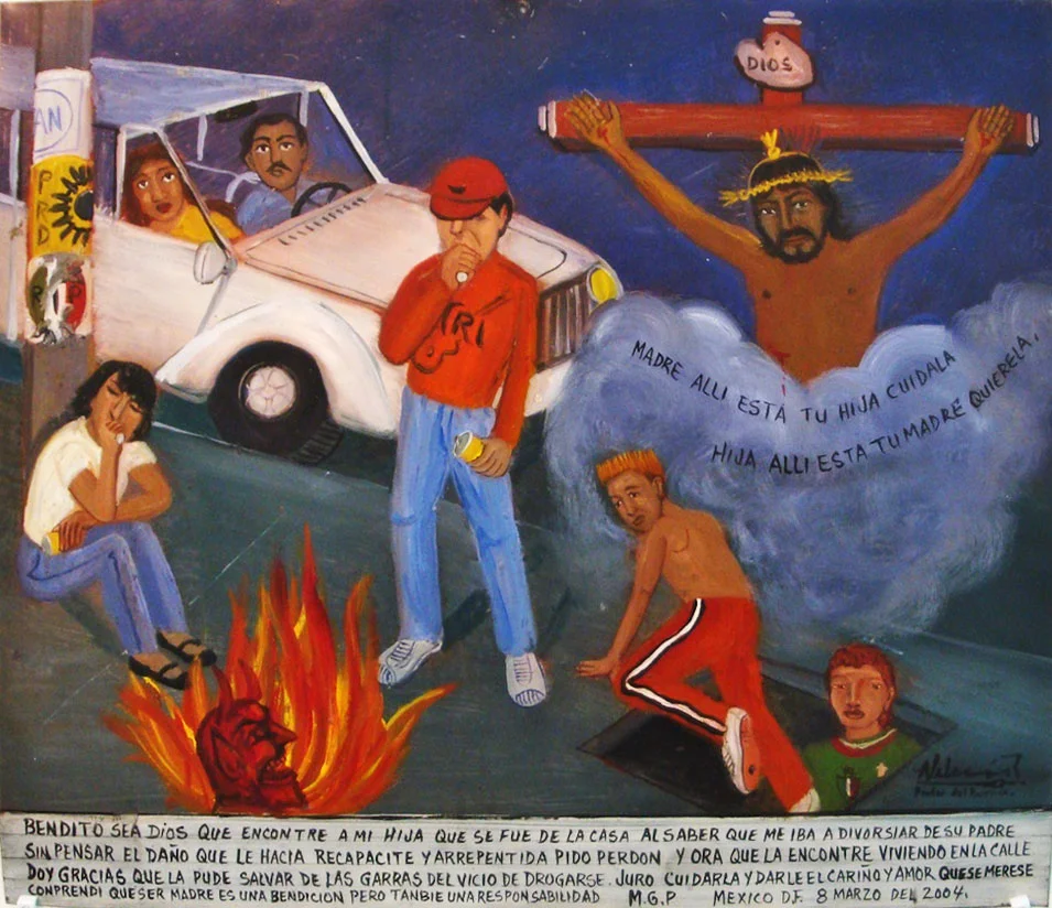 Cuadro de Alfredo Vilchis titulado "El arcángel del barrio", un autorretrato donde aparece con alas, un pincel y una playera de la Virgen de Guadalupe. Pintura de exvoto popular sobre lámina.