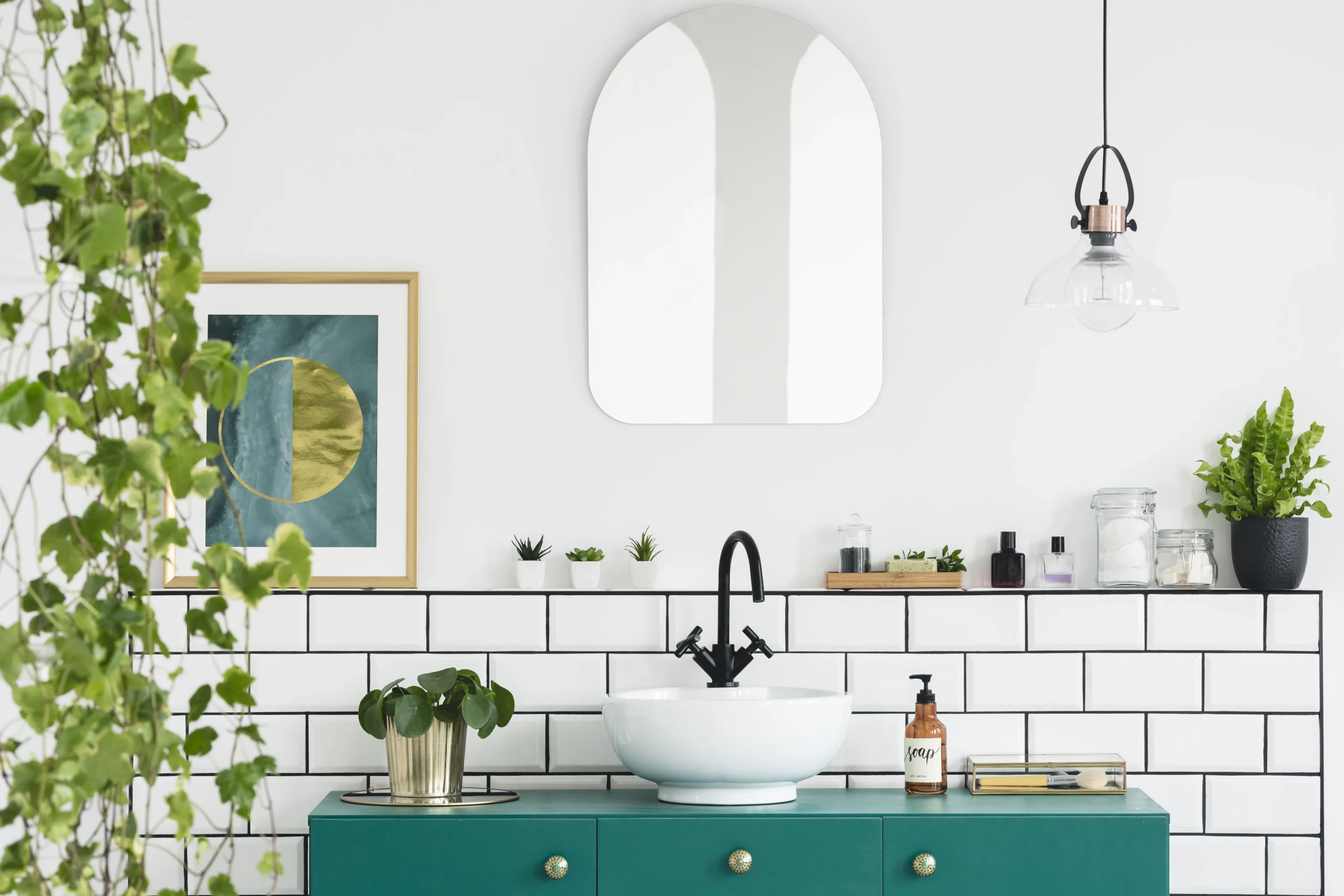 Espejos Arqueados para Baño: Elegancia Clásica y Funcionalidad en un Solo Diseño
