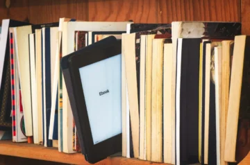 ¿Por qué los libros físicos venden más que los digitales? El papel vs la pantalla ¿Por qué los libros físicos venden más que los digitales? El papel vs la pantalla