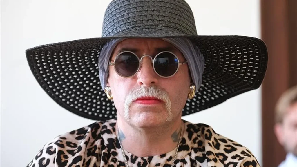 Extremista de derecha cambia de género para eludir sus responsabilidades legales