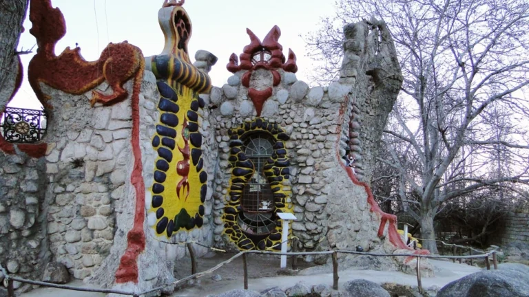 Castillo de Dionisio: arquitectura con filosofía cósmica y universal