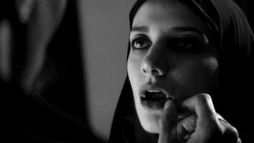 Una chica vuelve a casa sola de noche (A Girl Walks Home Alone at Night) – Ana Lily Amirpour (2014)