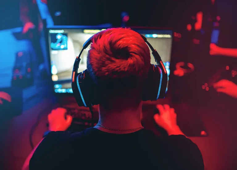 De las Tragamonedas a los Esports: Expandiendo la Audiencia de los Casinos Online