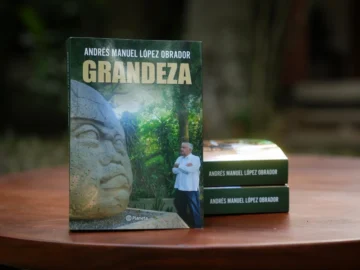 Invierten $670 mil pesos en libros de AMLO como 