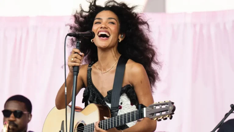 Olivia Dean, la artista emergente que se enfrentó a Ticketmaster