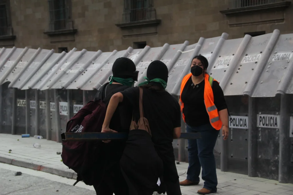 grupos de choque y paramilitares