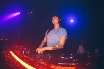 Cinthie: la guardiana del sonido analógico en el Berlín del siglo XXI