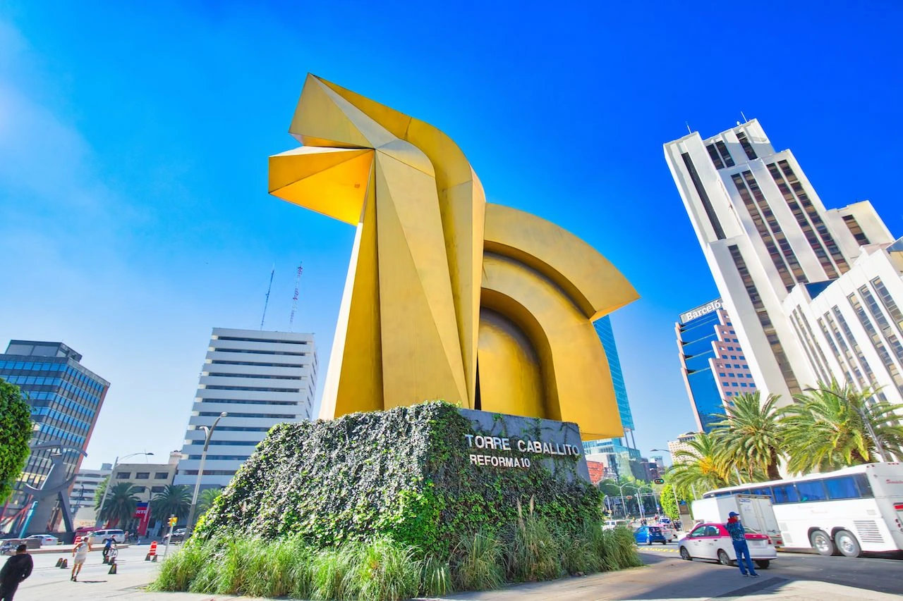 Las polémicas alrededor de la escultura «El Caballito» de Reforma