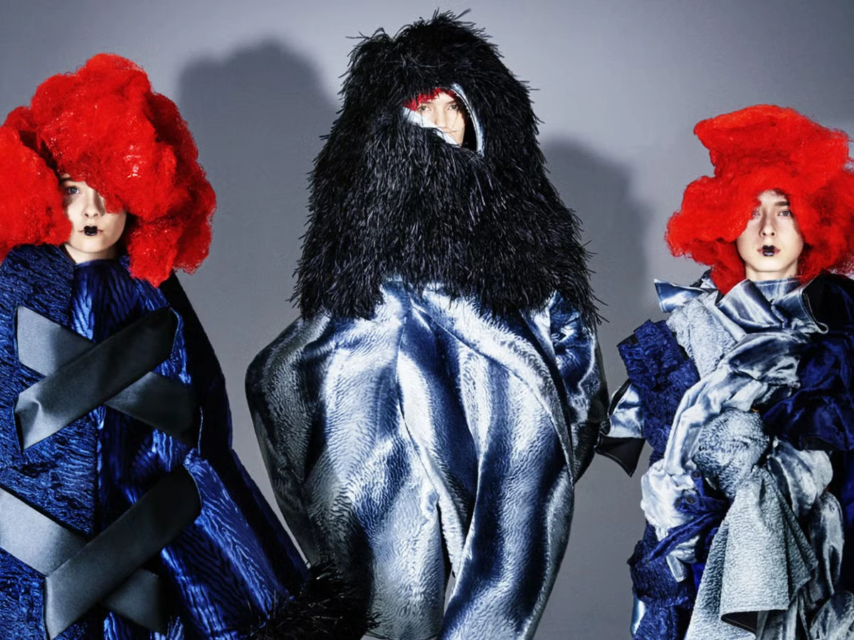 Rei Kawakubo diseños de alta costura que muestran sus trabajos contraculturales