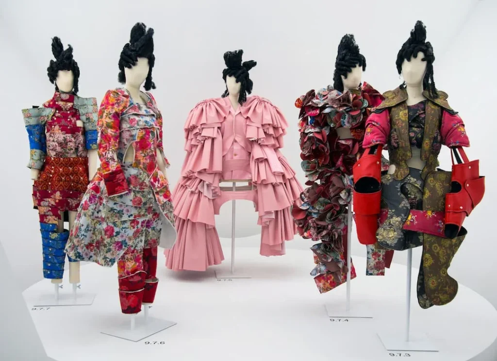 Rei Kawakubo diseños de alta costura para desfile