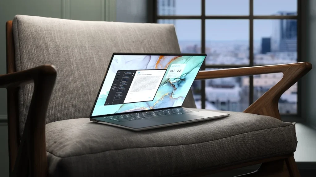 Laptop de alto rendimiento tipo Dell XPS en un sillon minimalista, 