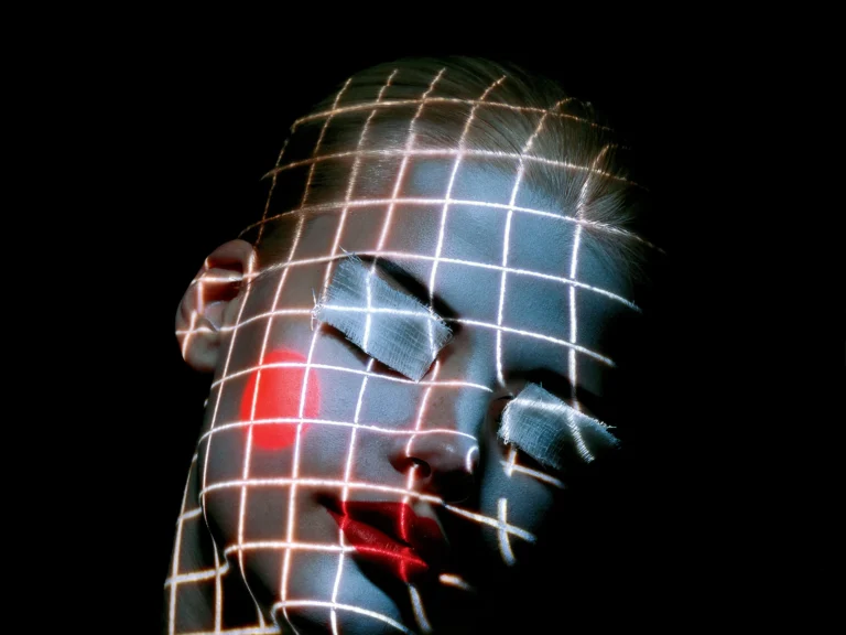 Historia del maquillaje: De la Corte de Versalles al Punk