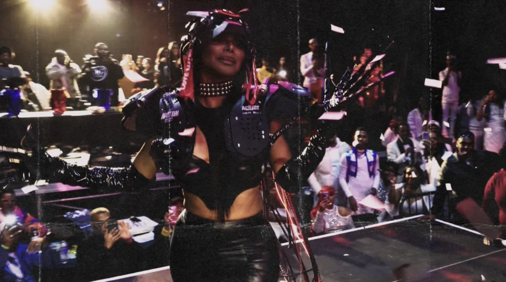 Meka Alpha Omega, fundadora de la House of Alpha Omega, realizando una pose técnica de Vogue Femme que muestra el control estructural del cuerpo.