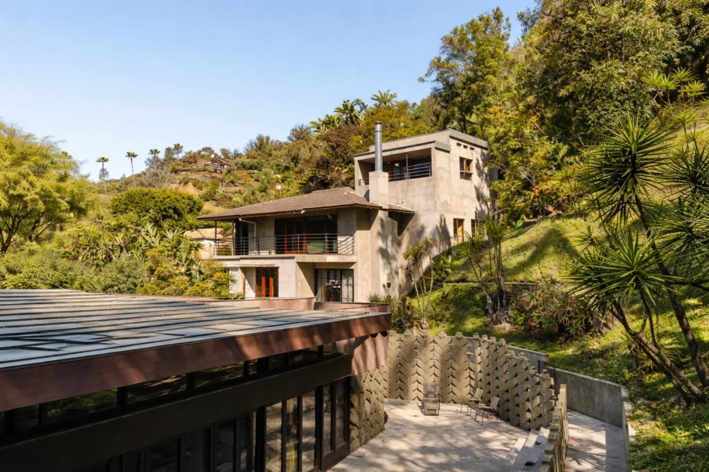 Arquitectura brutalista de la casa de David Lynch diseñada por Lloyd Wright