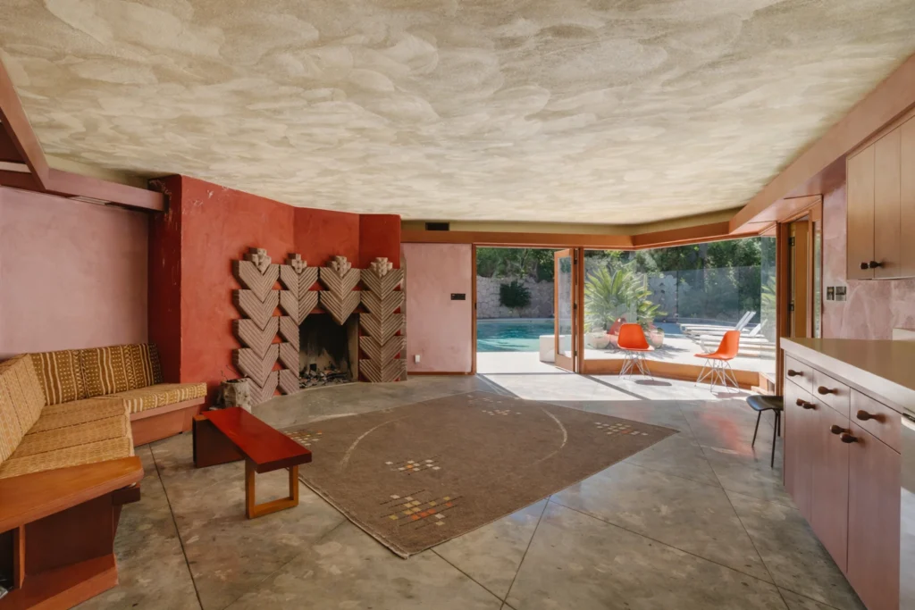 Arquitectura brutalista de la casa de David Lynch diseñada por Lloyd Wright