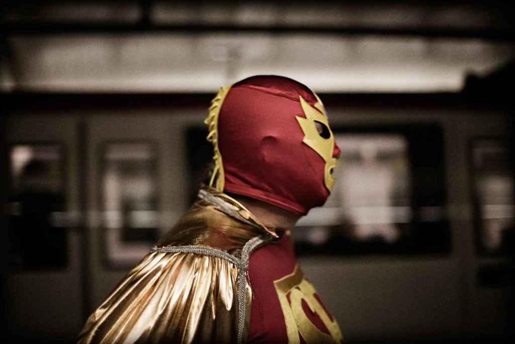 Luchador y activista mexicano Super Barrio. Fotografía: Italo Rondinella

Marco Rascón Córdova Super Barrio