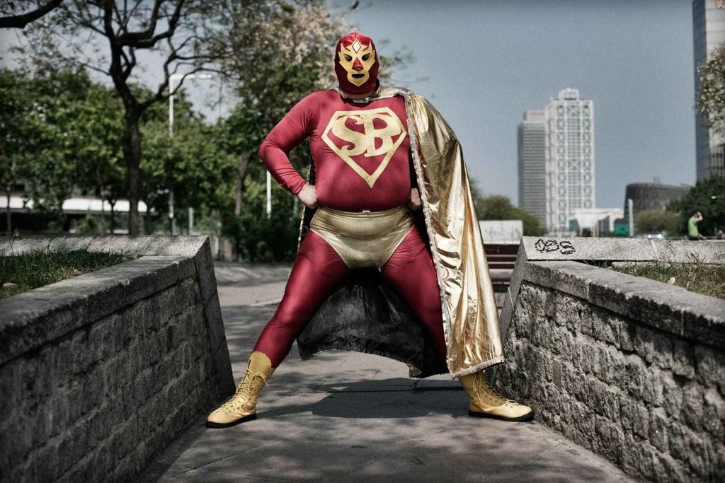 Luchador y activista mexicano Super Barrio. Fotografía: Italo Rondinella

Marco Rascón Córdova Super Barrio