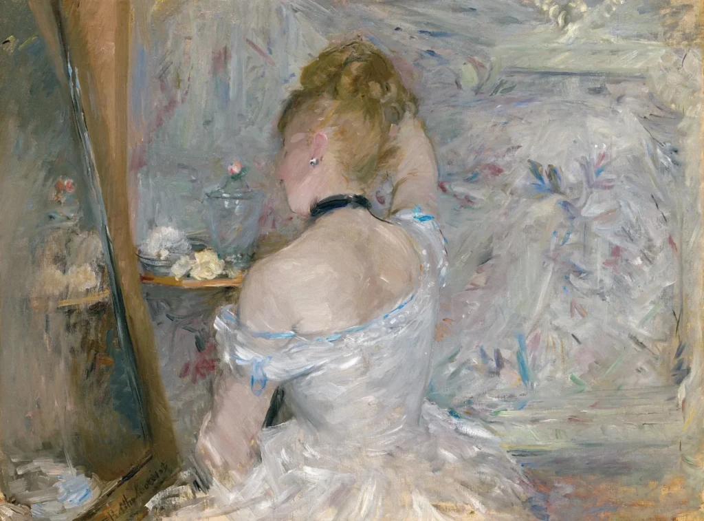 Pintura impresionista de Berthe Morisot titulada "Mujer en su tocador", que muestra a una mujer de espaldas frente a un espejo, con pinceladas sueltas características del estilo de la artista.
