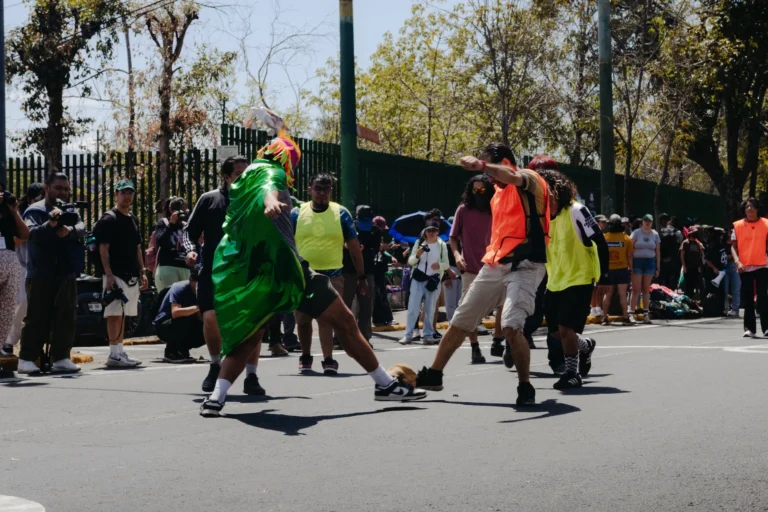 Retas AntiFIFA como protesta: El balón como barricada