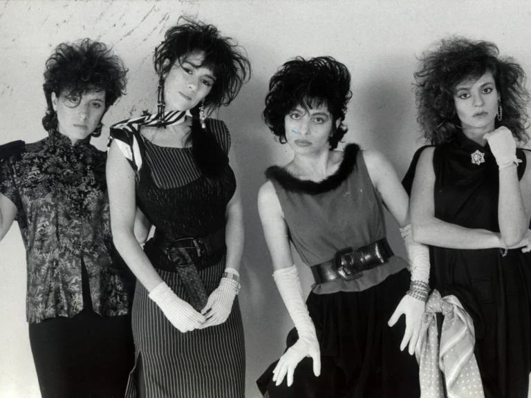 Bandas de mujeres en el rock latinoamericano: punk, metal y escenas underground