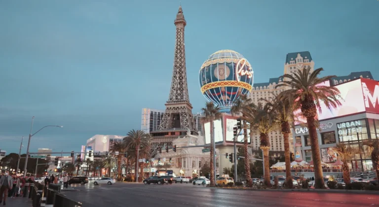 Las aerolíneas recortan masivamente los vuelos a Las Vegas, y los hoteles responden con descuentos récord