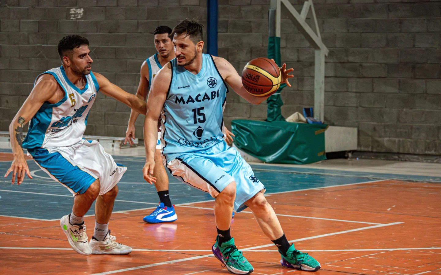 La revolución del Live Tracking: Cómo los datos en tiempo real han cambiado las decisiones en el banquillo de baloncesto