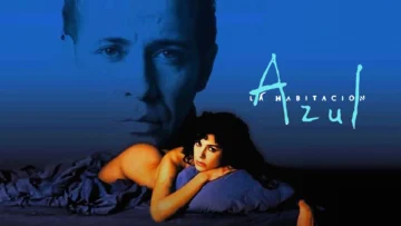 Póster oficial de la película mexicana La habitación azul (2002) con la actriz Patricia Llaca recostada y el rostro de Juan Manuel Bernal al fondo en un tono azul.