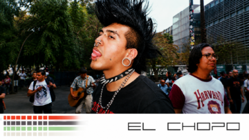 Dazed y los “punks indígenas” de El Chopo: la historia detrás de la polémica Joven de la generación Z con peinado mohicano estilo punk, expansor en la oreja y múltiples piercings faciales, posando en el Tianguis Cultural del Chopo durante el reportaje de la revista británica Dazed en la Ciudad de México.