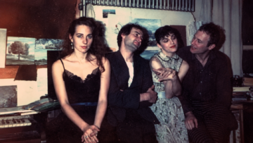 Madonna también pasó por el CBGB: la historia de su inesperada conexión con el templo del punk Cuatro jóvenes de la escena artística de Nueva York posan en un estudio rodeado de pinturas a comienzos de los años ochenta.